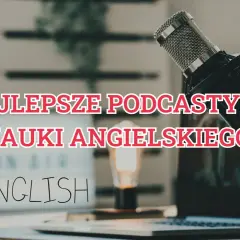 Mikrofon studyjny i laptop z napisem "ENGLISH" - idealne do nauki angielskiego przez podcasty.