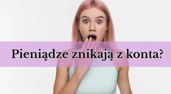 Młoda kobieta z różowymi włosami zszokowana, zakrywająca usta dłonią.