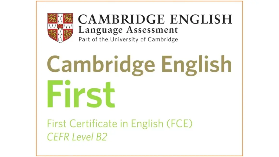 Logo Cambridge English z napisem "Cambridge English First", czyli FCE egzamin na poziomie B2.